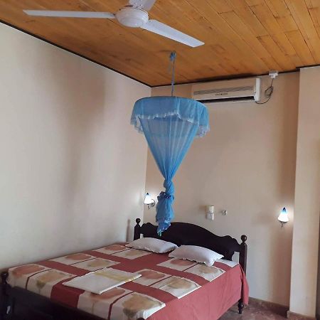 Guesthouse Sunshine Aluthgama Exteriör bild