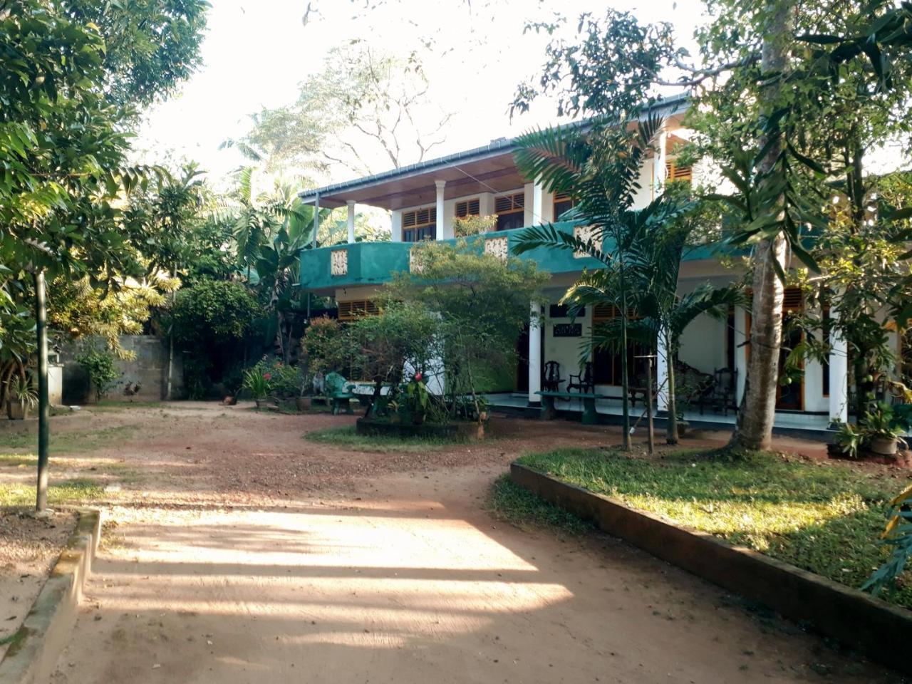 Guesthouse Sunshine Aluthgama Exteriör bild